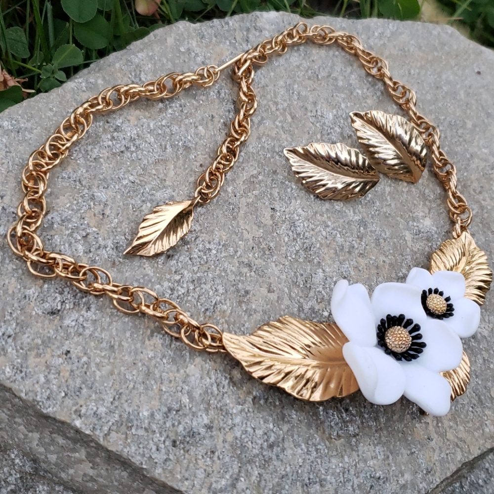Vtg Louis Feraud Lucite Flower Leaf Necklace - Picture 3 of 14